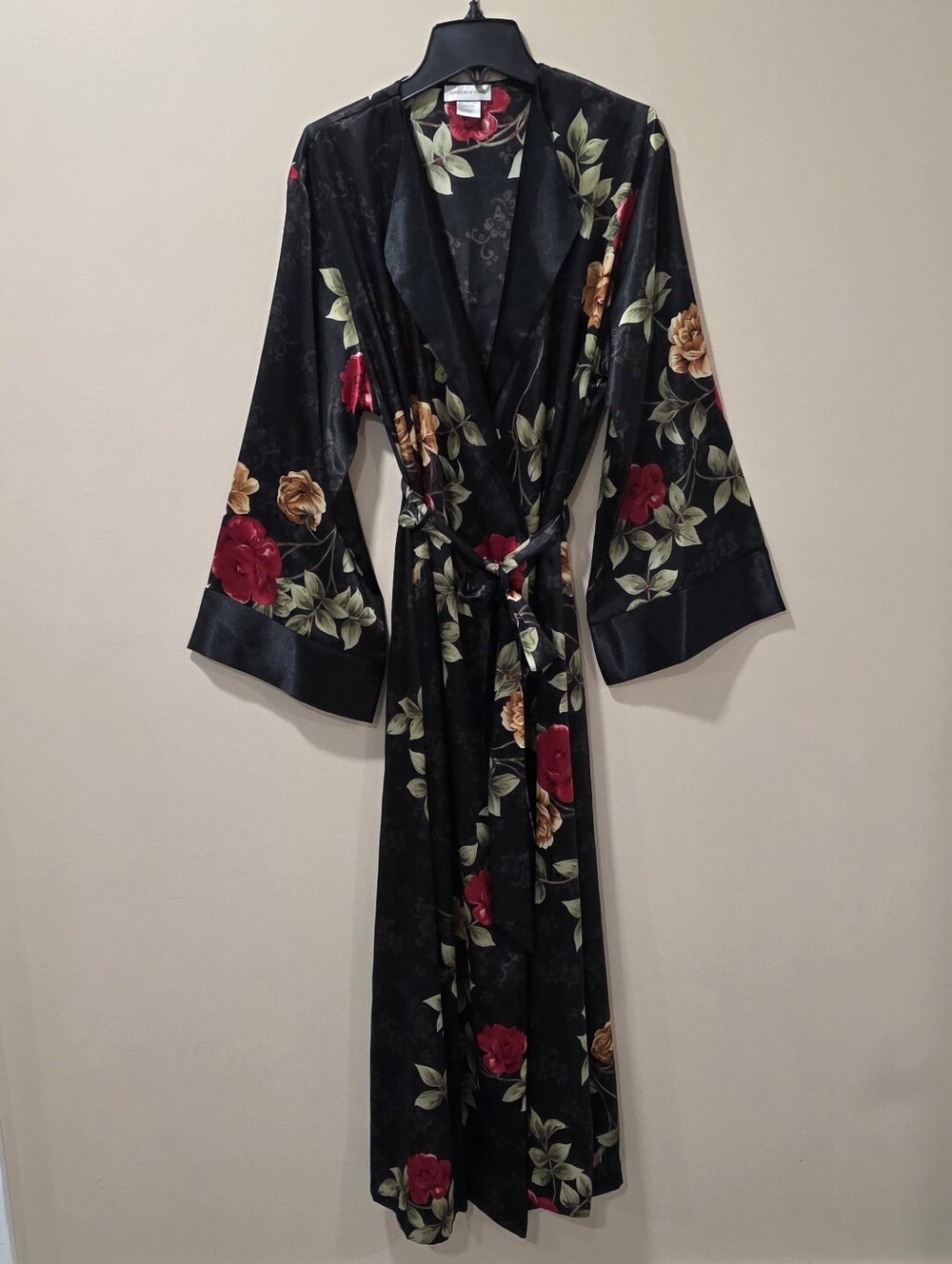 Jones New York Vintage 90's  Silky Satin Floral Long  Beltd Robe